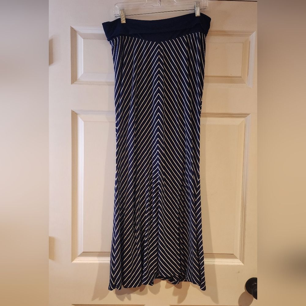 Liz Lange Maternity stretchy blue and white striped maxi skirt XS